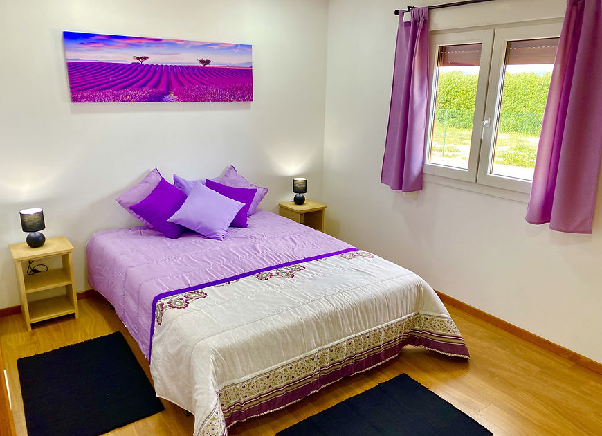 Maison mobile T3 de 100 m² – Style traditionnel avec 3 chambres, 2 salles de bain et terrasse bois – Image 4