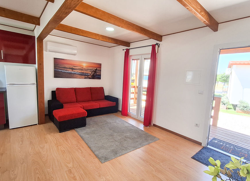 Maison mobile T2 de 54 m² – 2 chambres, style traditionnel avec terrasse bois – Image 9